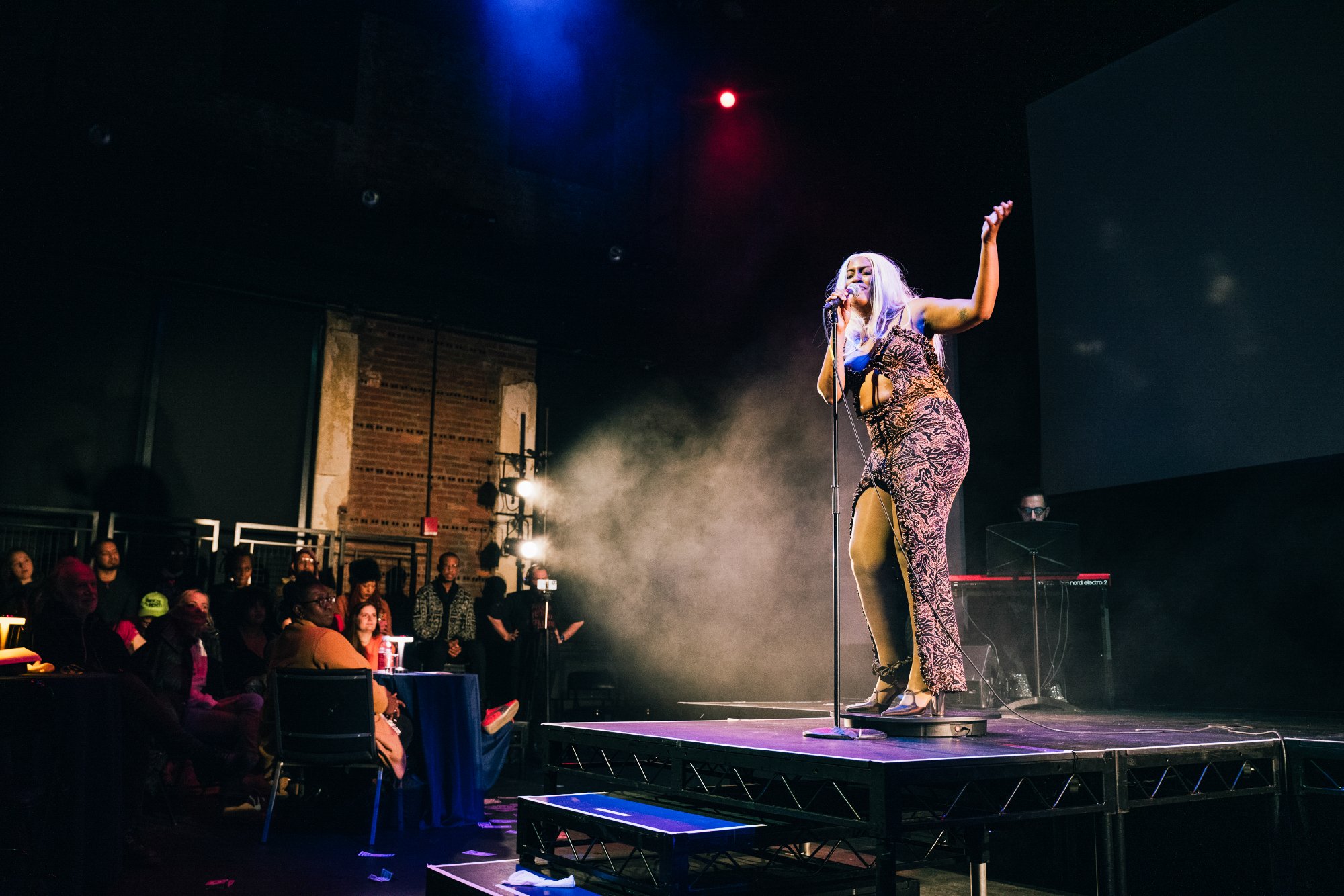 Cabaret on rotating platform — full stage view