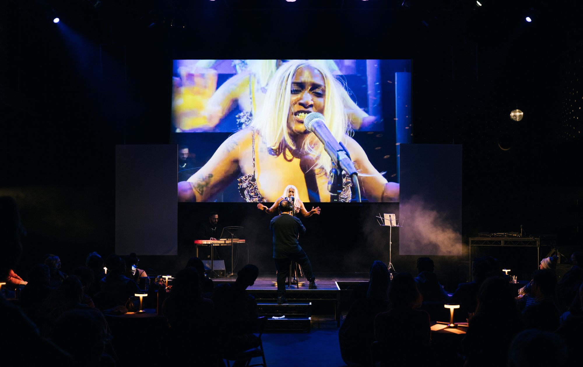 Intimate stage moment